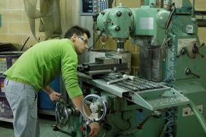 Linha de produção da empresa Fluidotronica